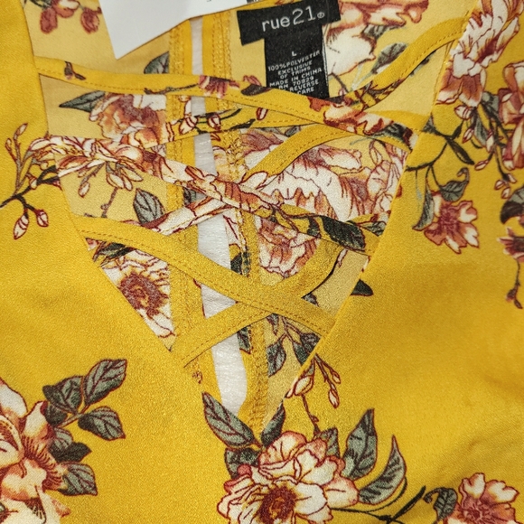 NWT Yellow blouse - Picture 6 of 7